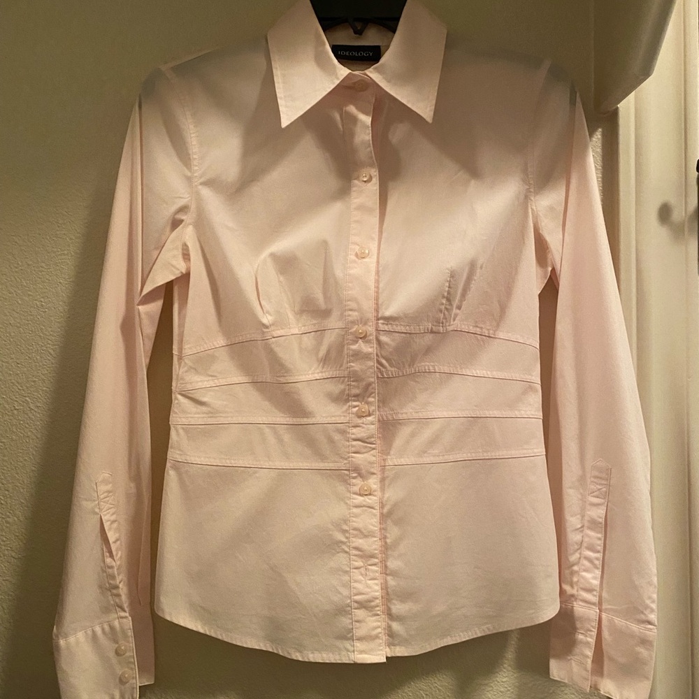 10/10$. Bundle 10 (4-5$) items for 10$. Ideology pink top with cute detailing